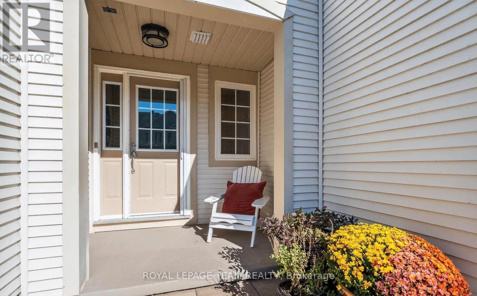 19 Fieldberry Private, Ottawa, Ontario  K2J 5E7 - Photo 4 - X12942100