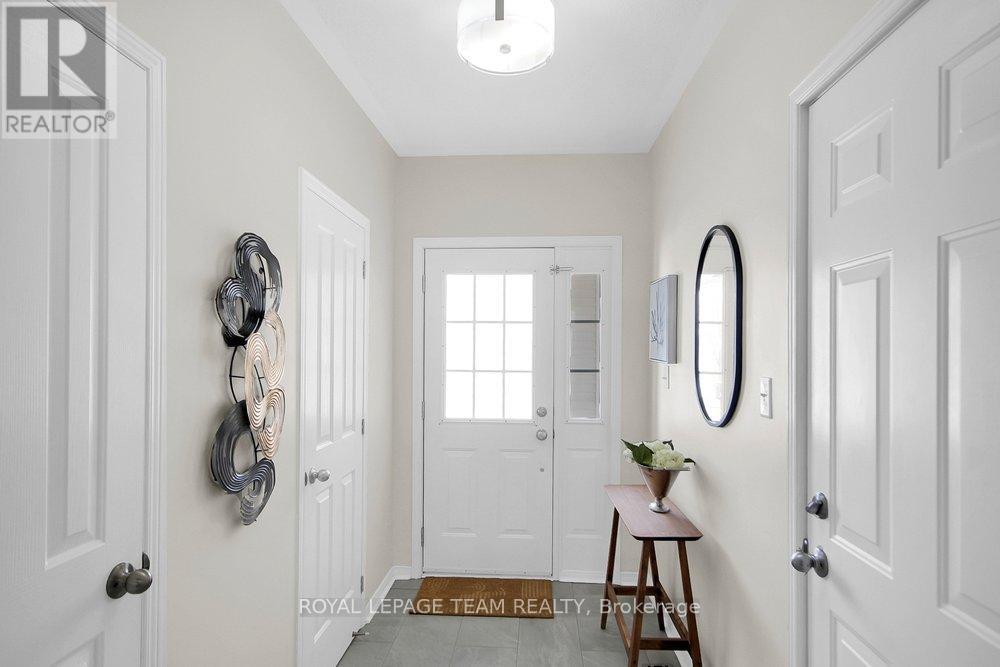19 Fieldberry Private, Ottawa, Ontario  K2J 5E7 - Photo 5 - X12942100