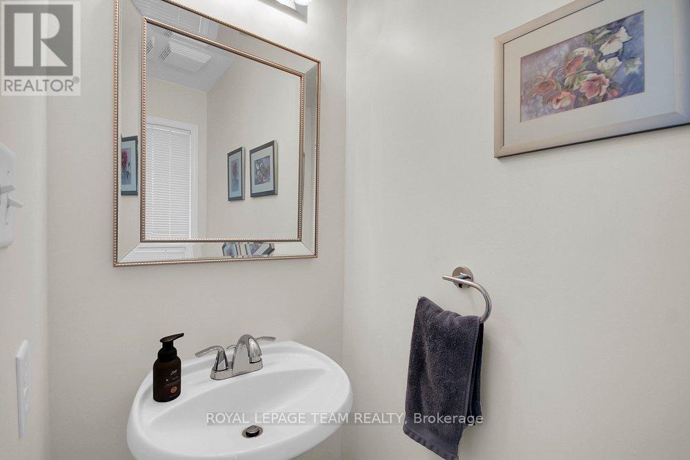 19 Fieldberry Private, Ottawa, Ontario  K2J 5E7 - Photo 8 - X12942100
