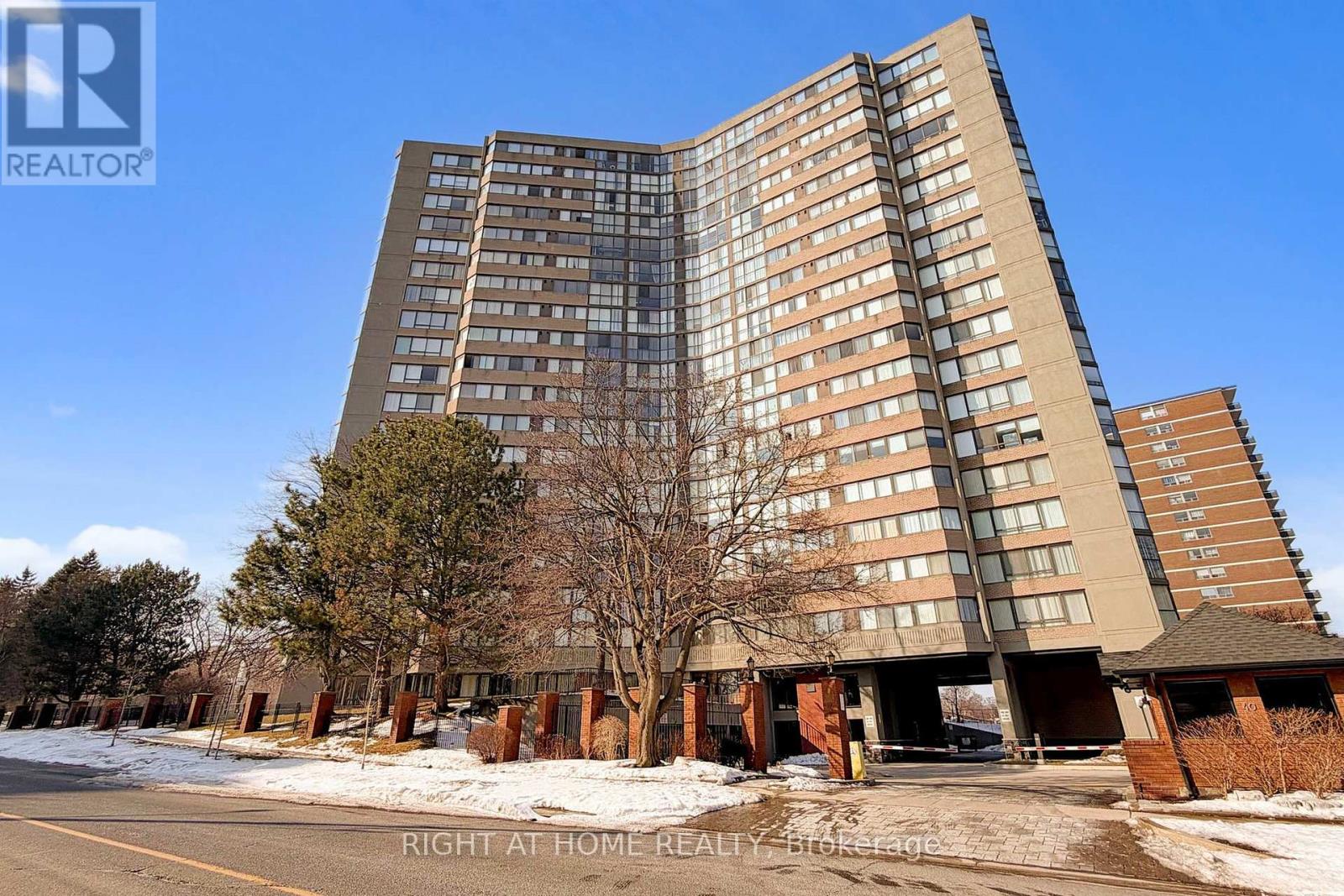 2009 - 40 RICHVIEW ROAD, Toronto, Ontario