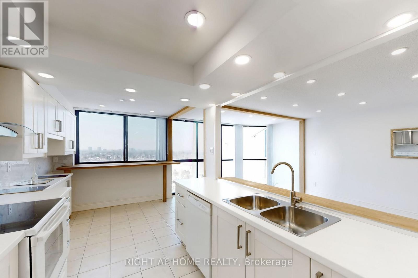 2009 - 40 Richview Road, Toronto, Ontario  M9A 5C1 - Photo 17 - W12942080