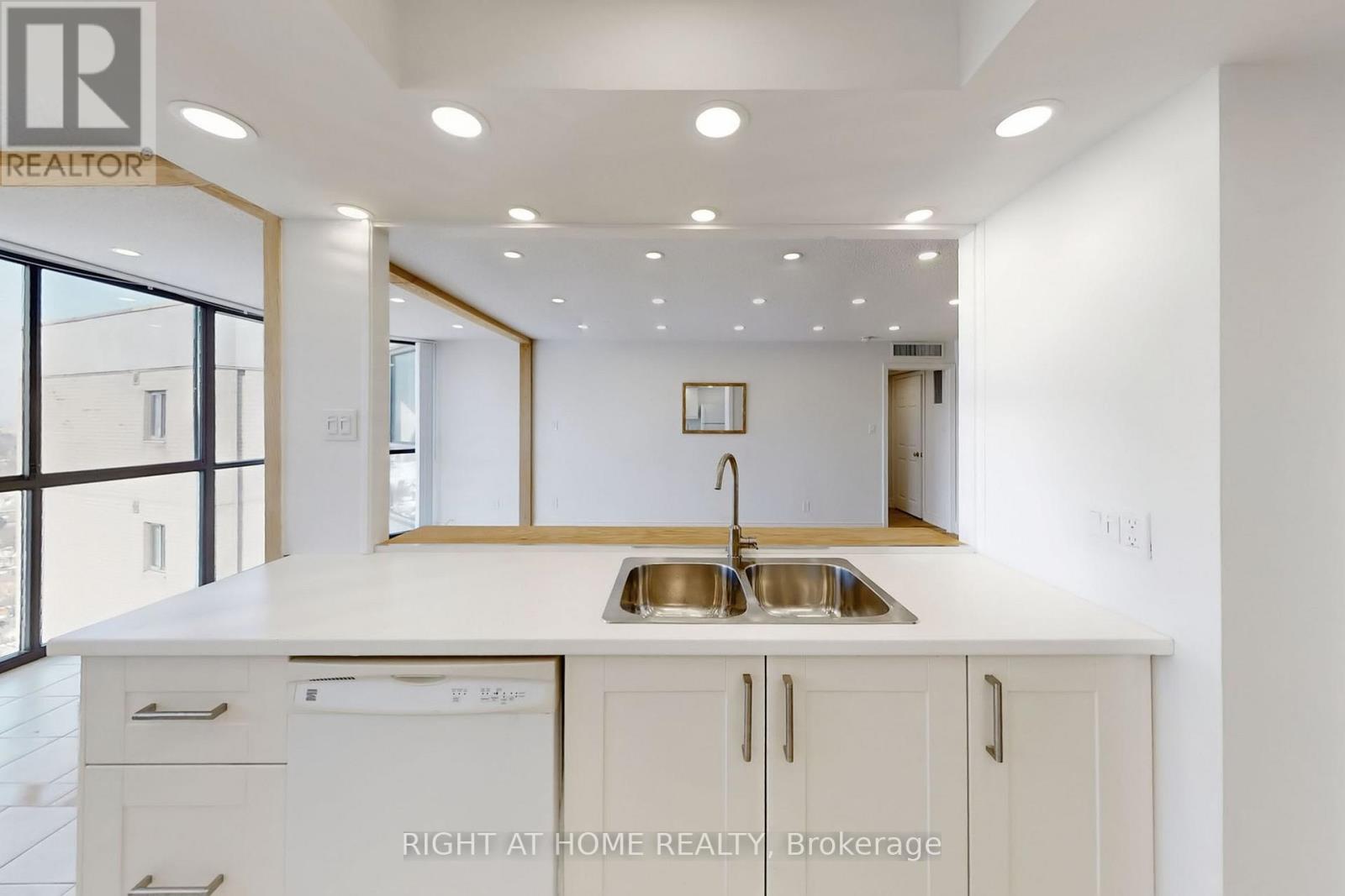 2009 - 40 Richview Road, Toronto, Ontario  M9A 5C1 - Photo 18 - W12942080