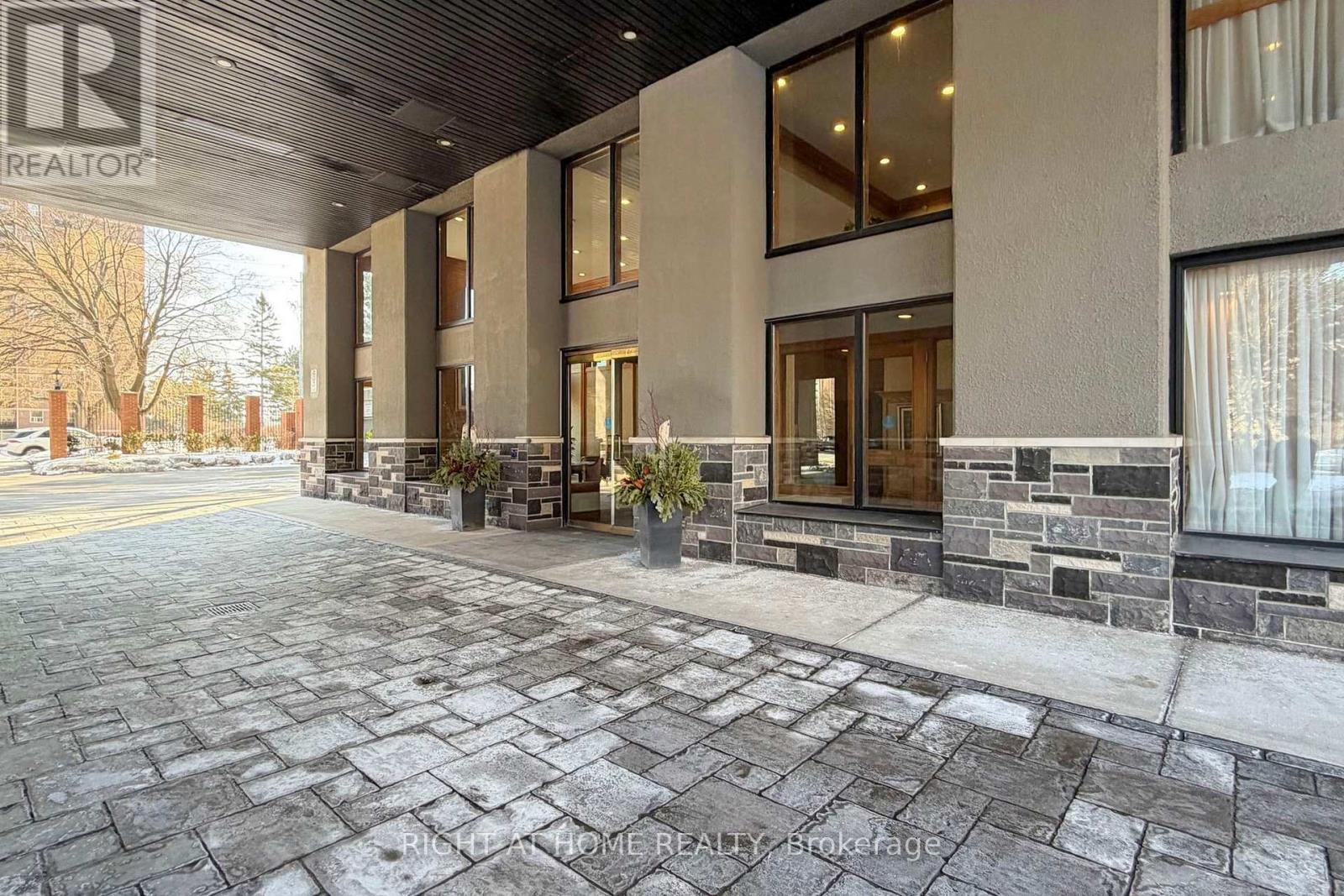 2009 - 40 Richview Road, Toronto, Ontario  M9A 5C1 - Photo 3 - W12942080