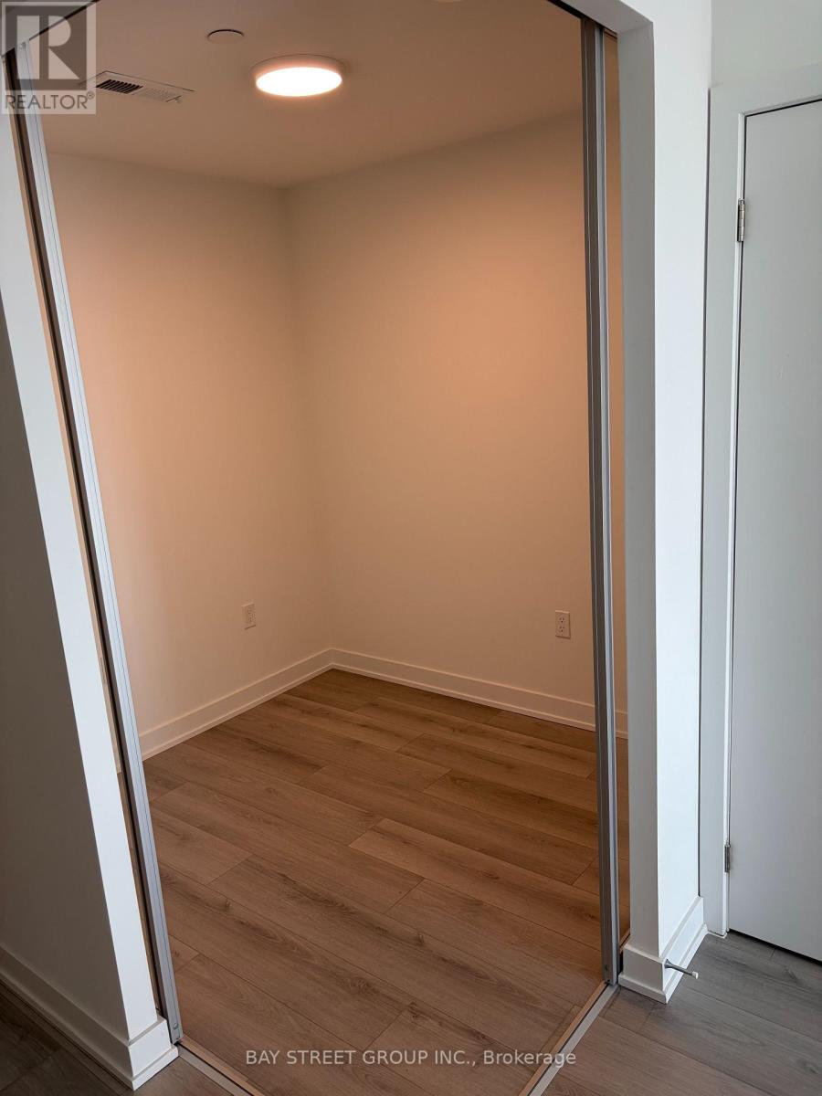 559 - 1005 Dundas Street E, Oakville, Ontario  L6H 8C7 - Photo 7 - W12942084