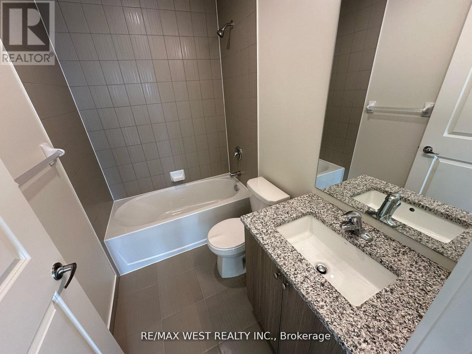 38 Annie Craig Drive, Toronto, Ontario  M8V 0A8 - Photo 12 - W12942102