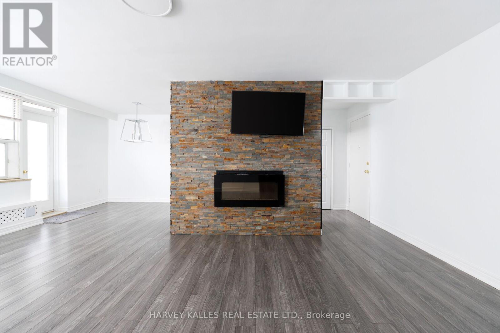 304 - 50 Gulliver Road, Toronto, Ontario  M6M 2N2 - Photo 4 - W12942108