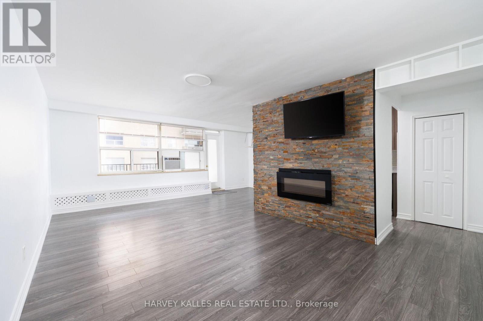 304 - 50 Gulliver Road, Toronto, Ontario  M6M 2N2 - Photo 9 - W12942108