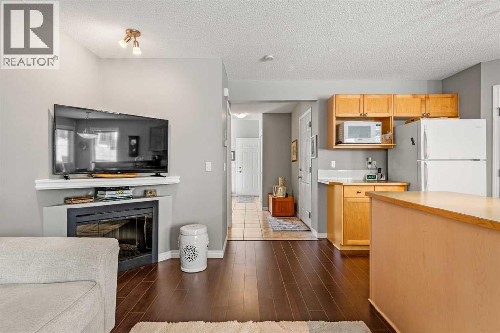 18 Hidden Creek Rise Nw, Calgary, Alberta T3A 6L5 - Photo 6 - A2290878