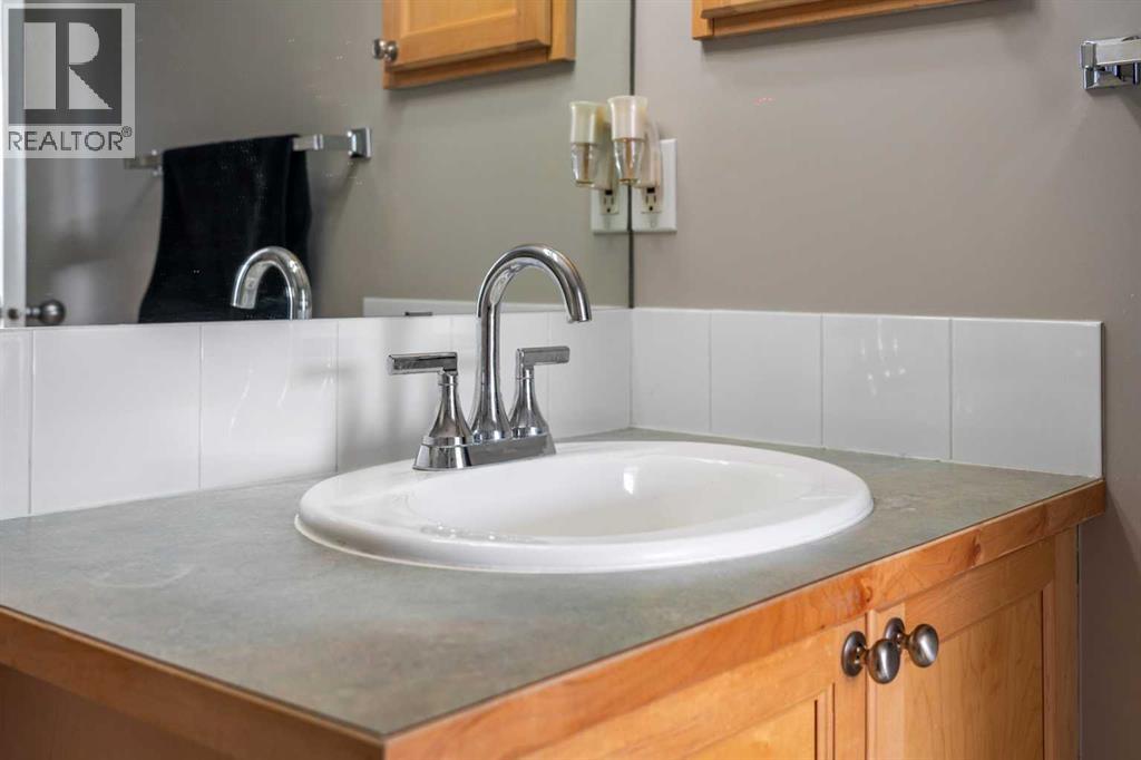 18 Hidden Creek Rise Nw, Calgary, Alberta T3A 6L5 - Photo 21 - A2290878