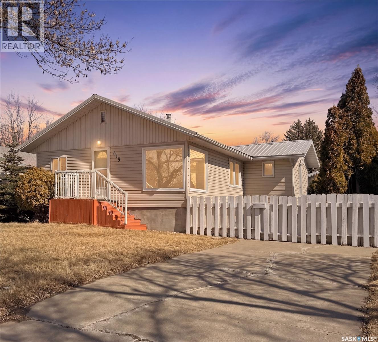 619 4th Avenue Nw, Swift Current, Saskatchewan  S9H 0V7 - Photo 1 - SK031541