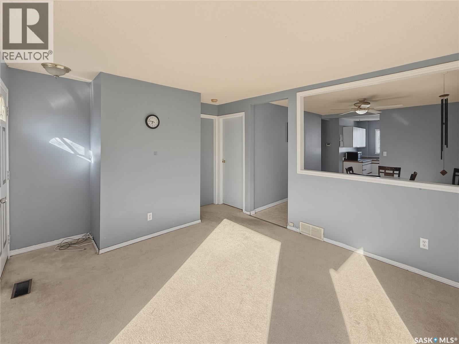 619 4th Avenue Nw, Swift Current, Saskatchewan  S9H 0V7 - Photo 4 - SK031541