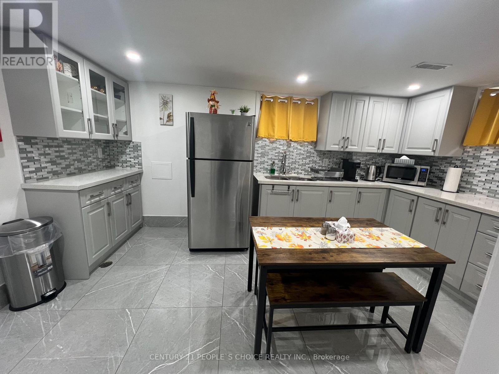 11 Queen Street S, Mississauga, Ontario  L5M 1K2 - Photo 5 - W12920168