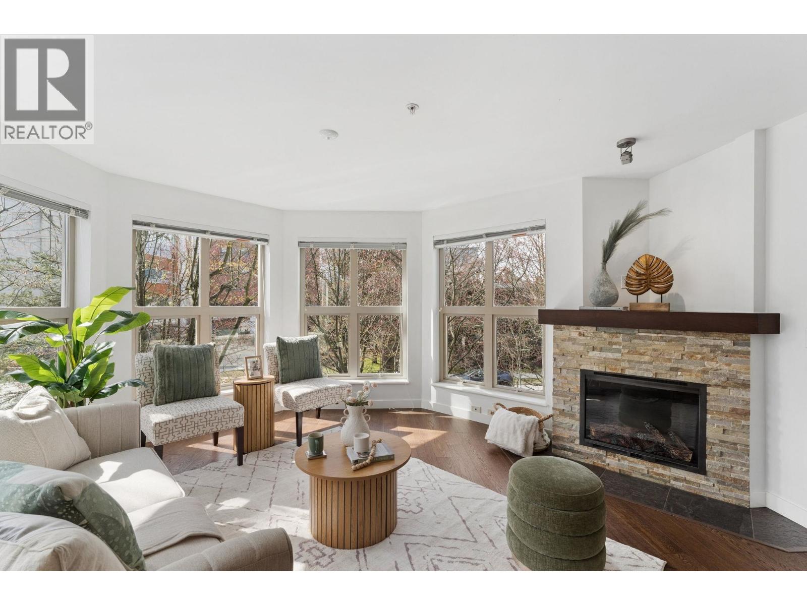 206 1468 ST. ANDREWS AVENUE, North Vancouver, British Columbia