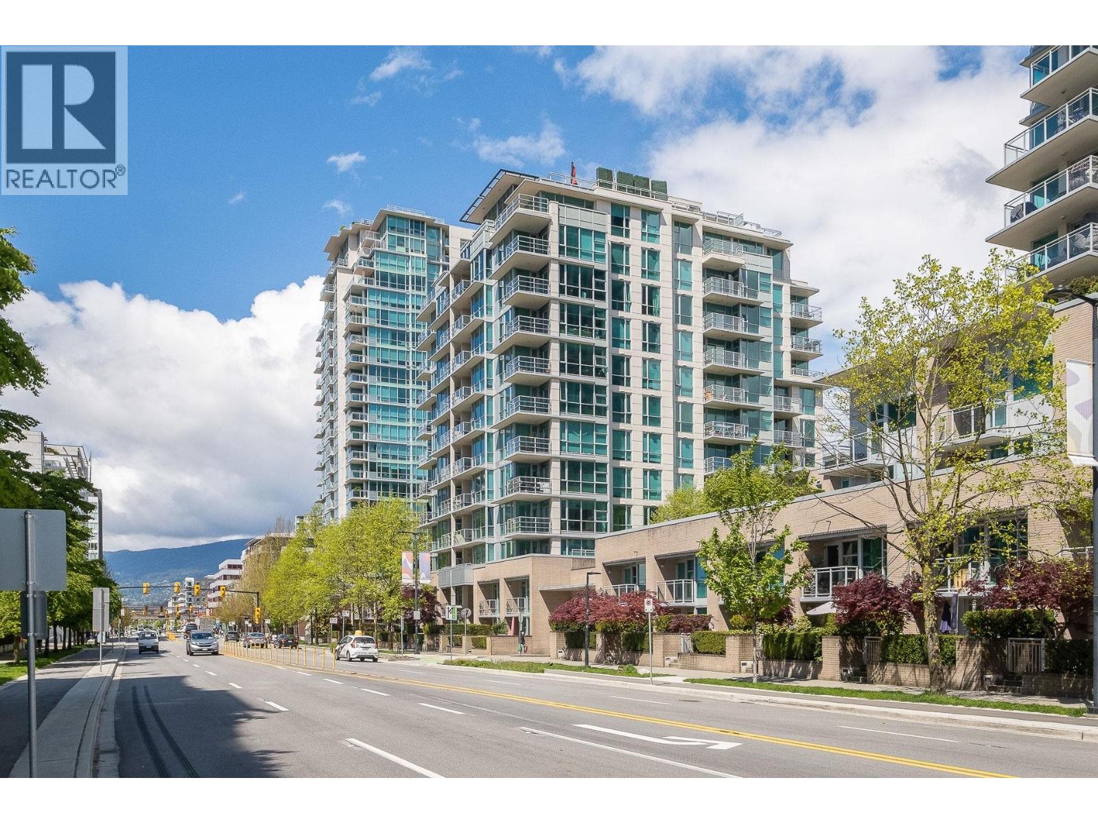 405 168 E ESPLANADE, North Vancouver, British Columbia