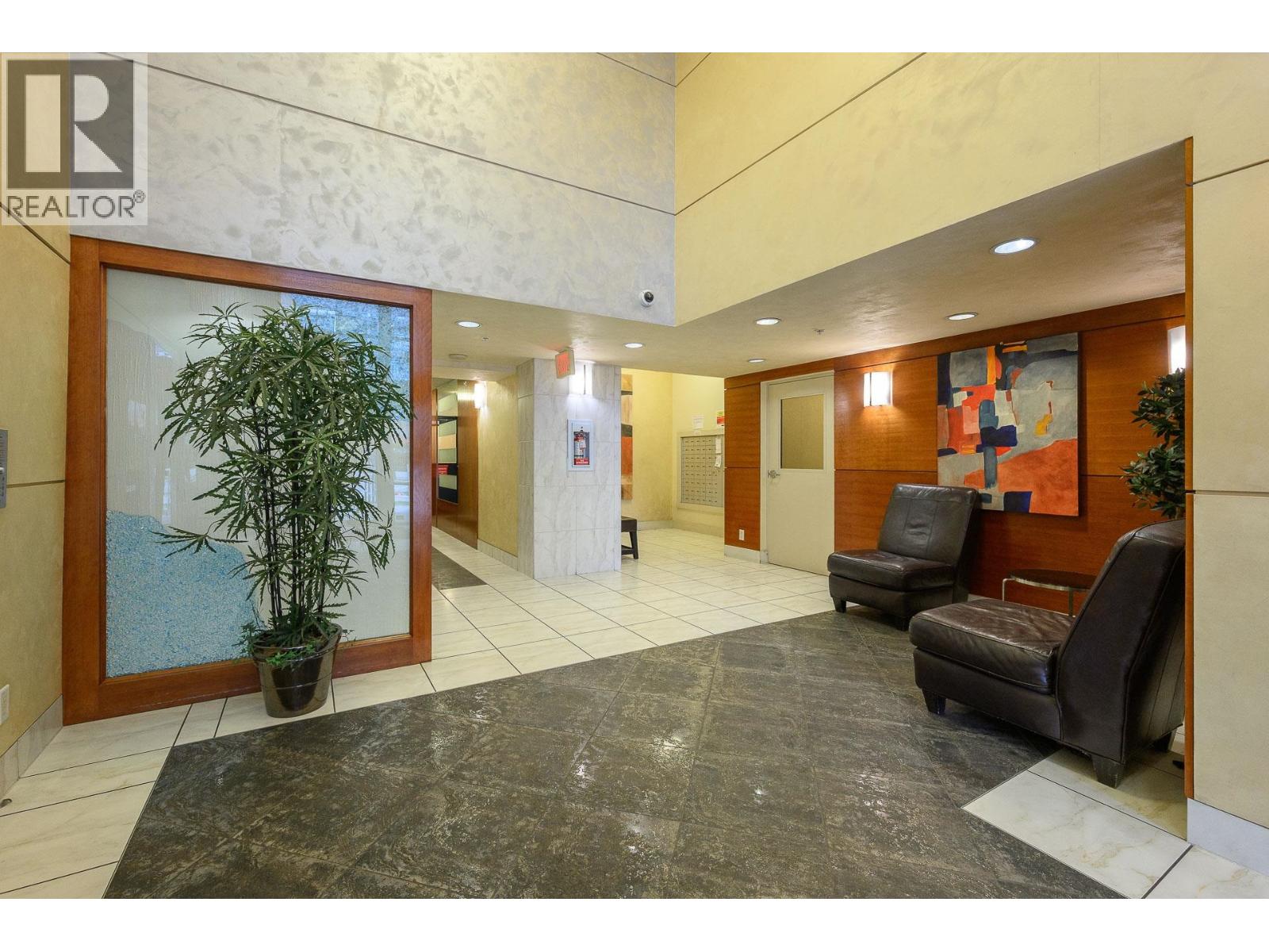 405 168 E Esplanade, North Vancouver, British Columbia  V7L 4X8 - Photo 3 - R3105764