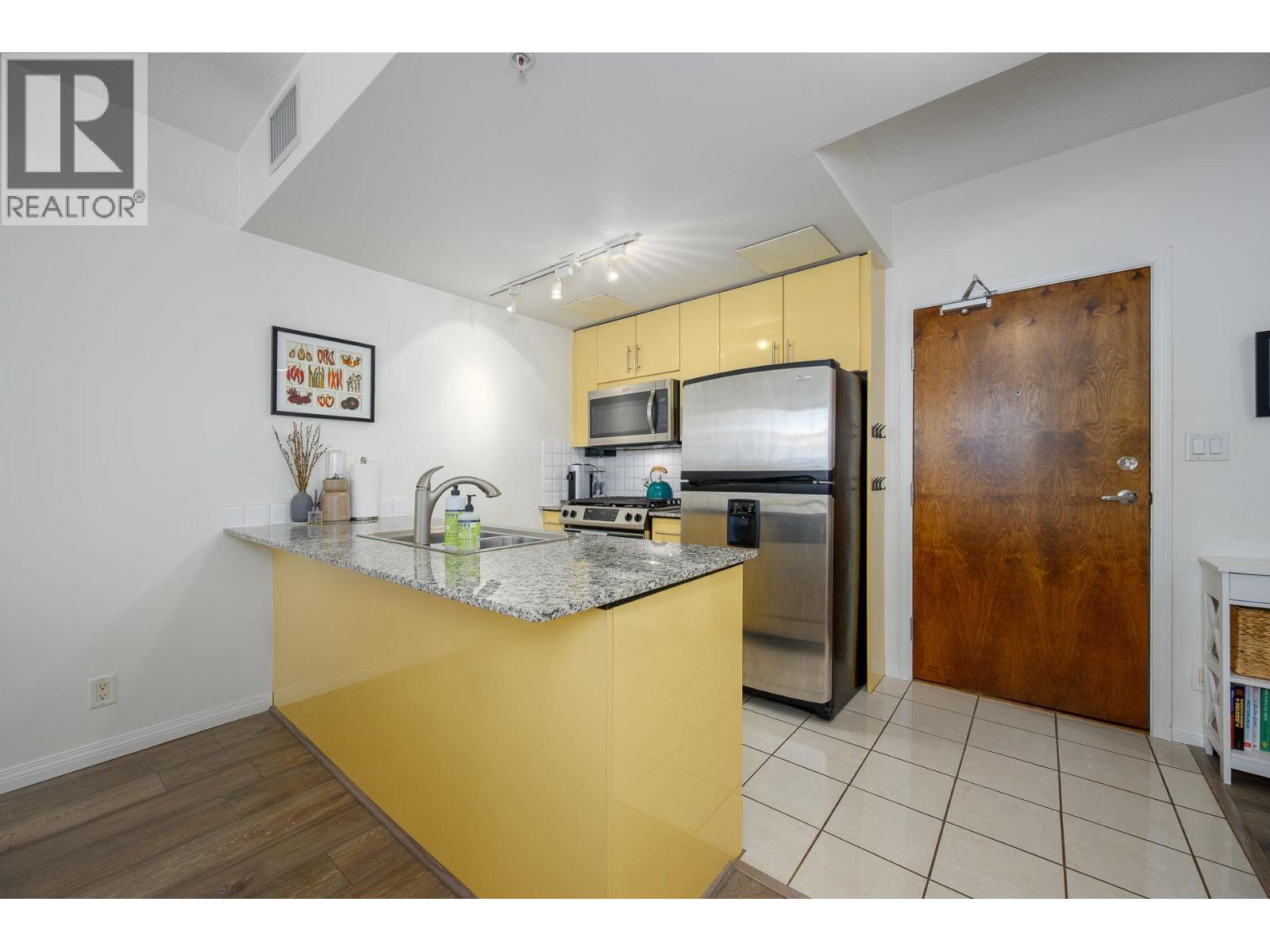 405 168 E Esplanade, North Vancouver, British Columbia  V7L 4X8 - Photo 4 - R3105764