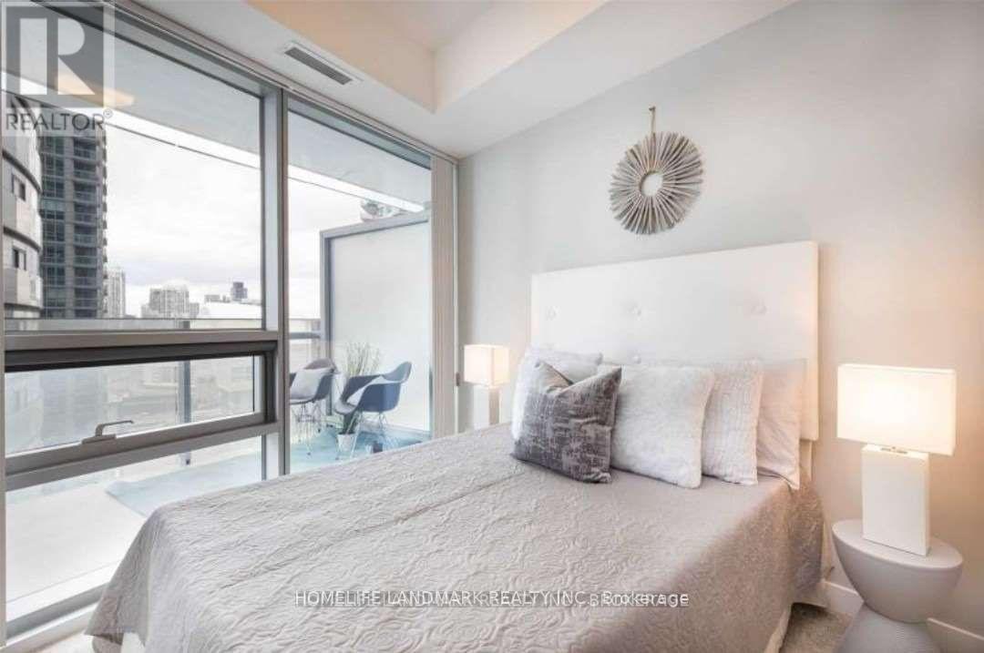 1905 - 14 York Street, Toronto, Ontario  M5J 0B1 - Photo 8 - C12942136