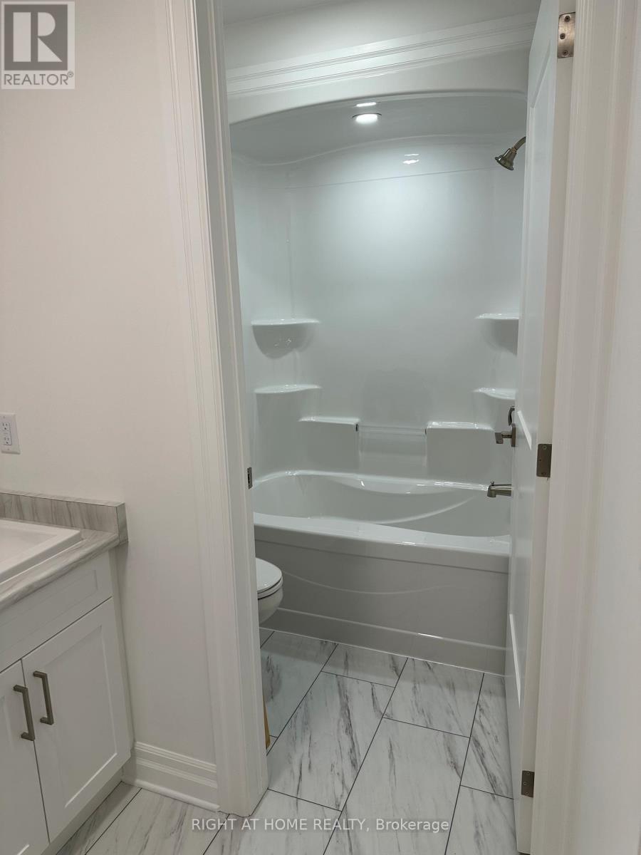 Upper - 7491 Marvel Drive, Niagara Falls, Ontario  L2H 3V8 - Photo 4 - X12898206