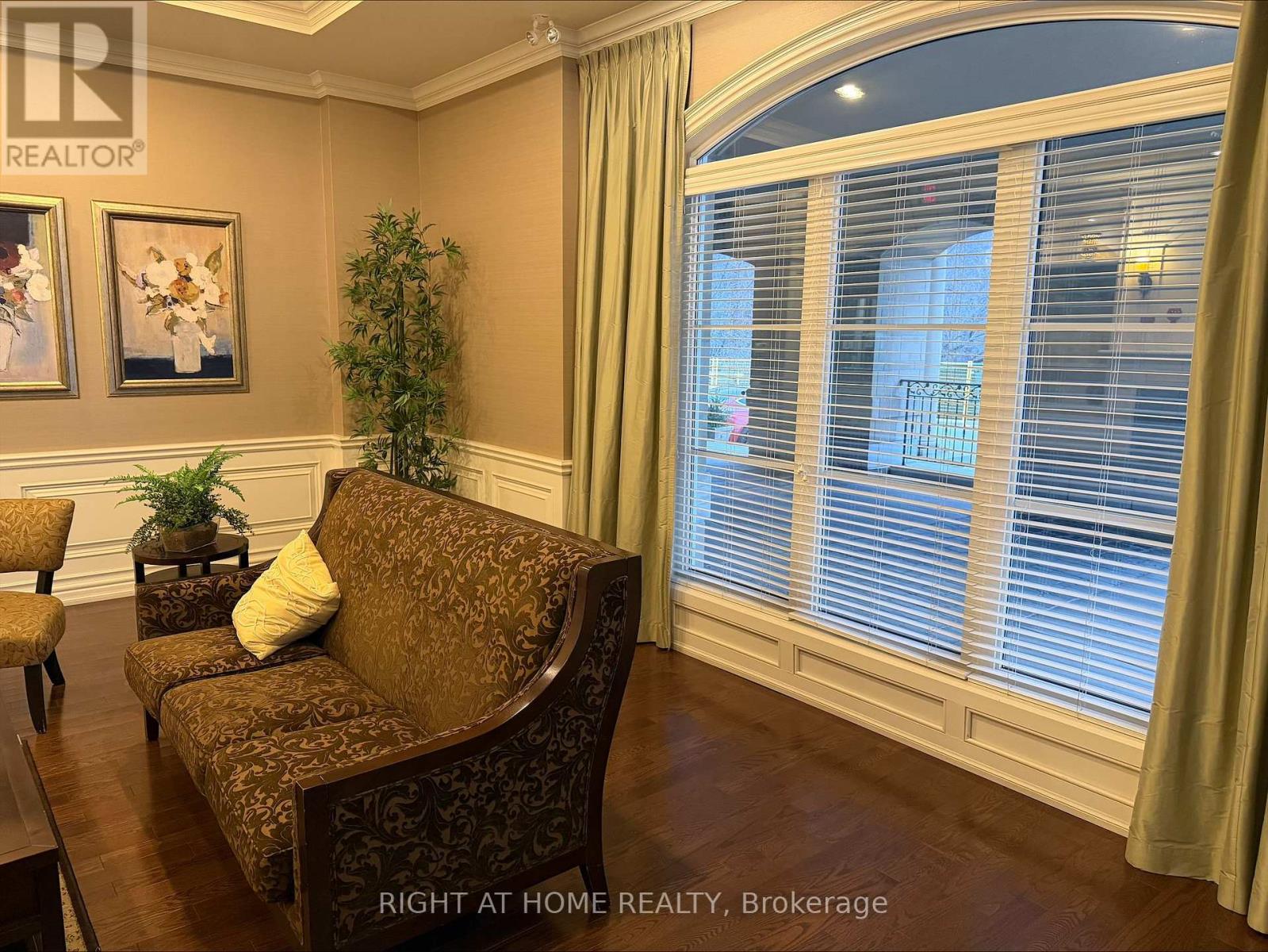 309 - 60 Ann Street, Caledon, Ontario  L7E 4G5 - Photo 4 - W12942124