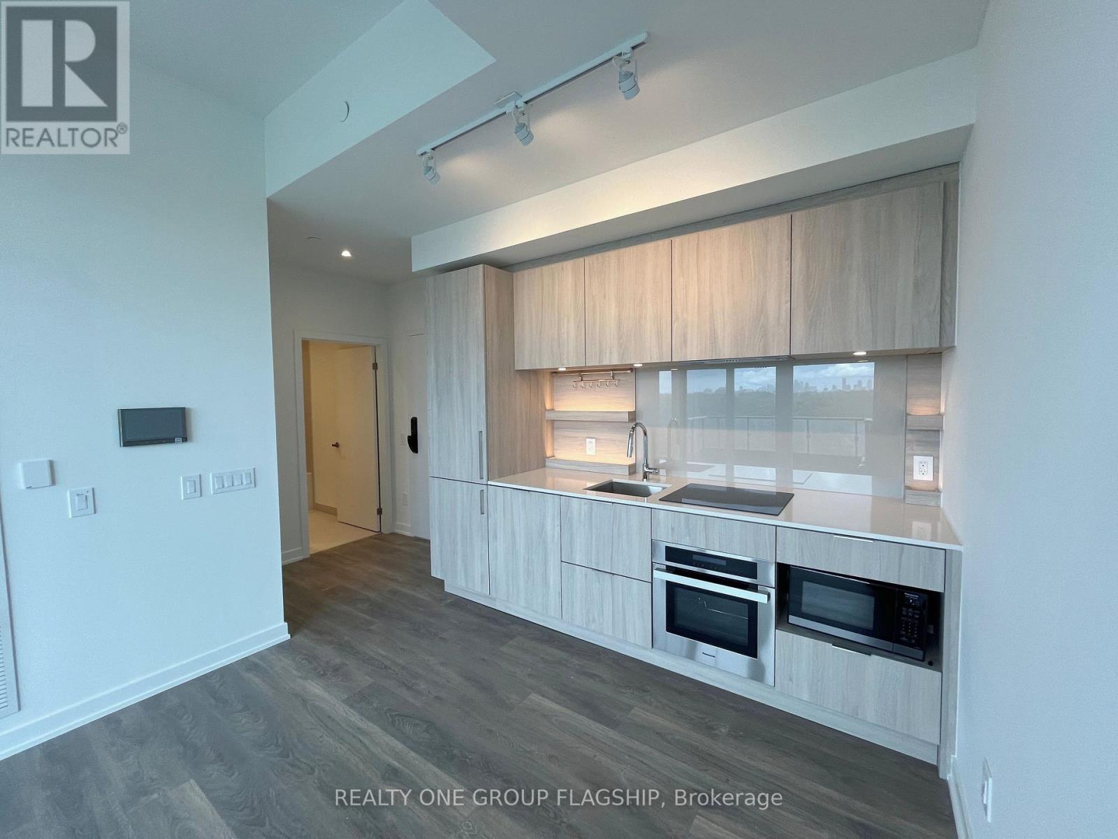 820 - 28 ANN STREET, Mississauga, Ontario