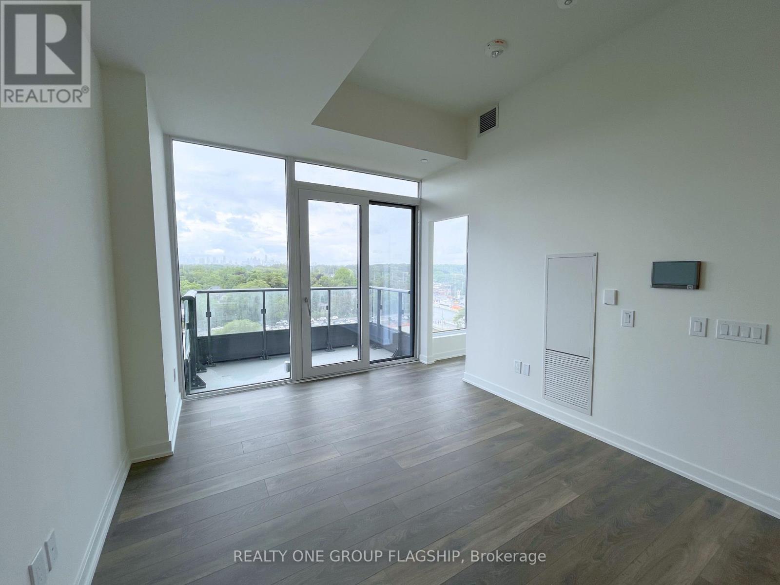 820 - 28 Ann Street, Mississauga, Ontario  L5G 3G1 - Photo 2 - W12942130