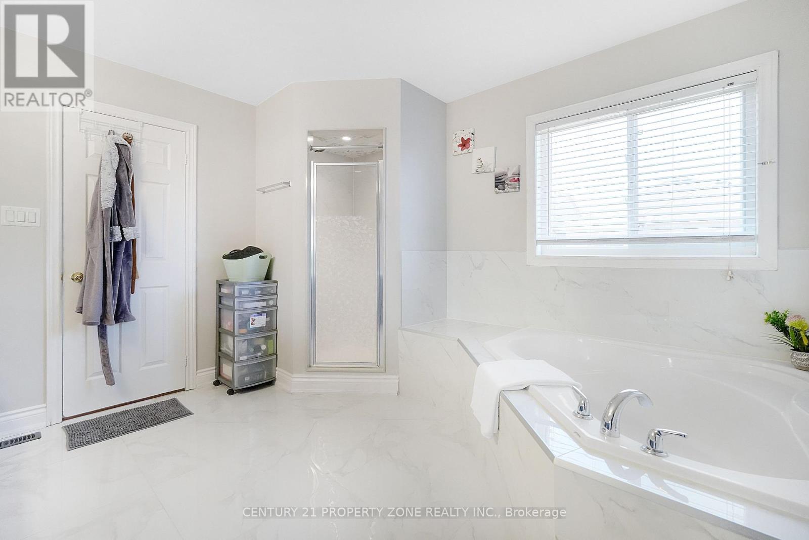 43 Alice Springs Crescent, Brampton, Ontario L6X 0R7 - Photo 19 - W12942134