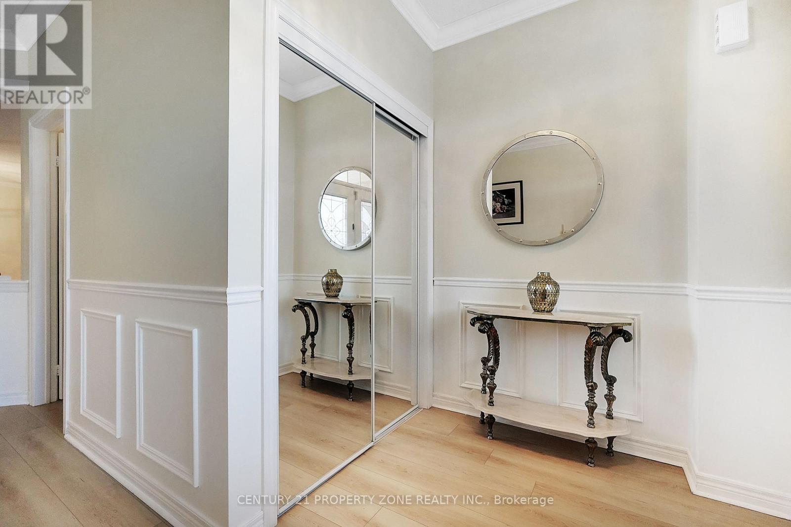 43 Alice Springs Crescent, Brampton, Ontario L6X 0R7 - Photo 4 - W12942134