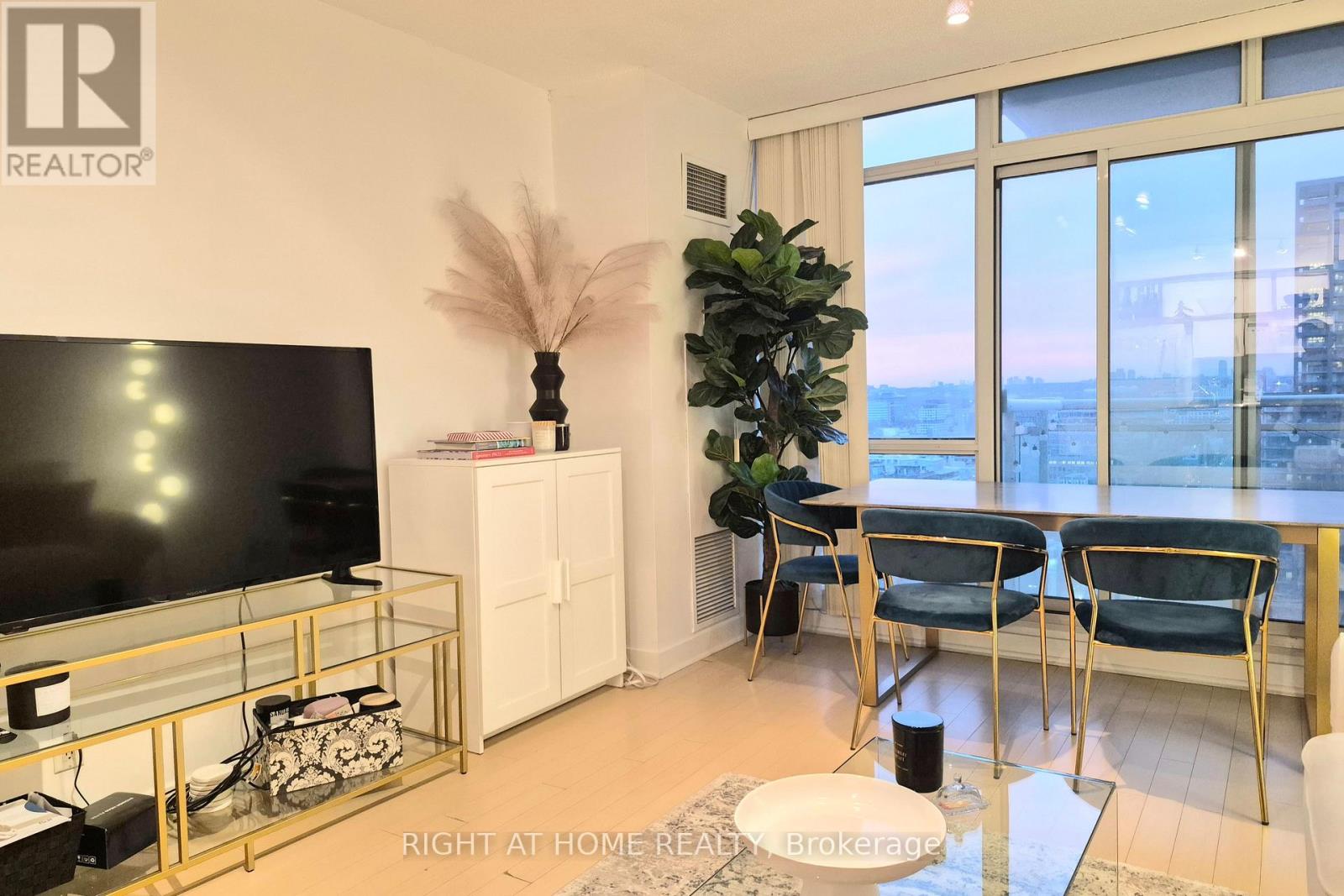 3305 - 397 Front Street W, Toronto, Ontario  M5V 3S1 - Photo 3 - C12942144