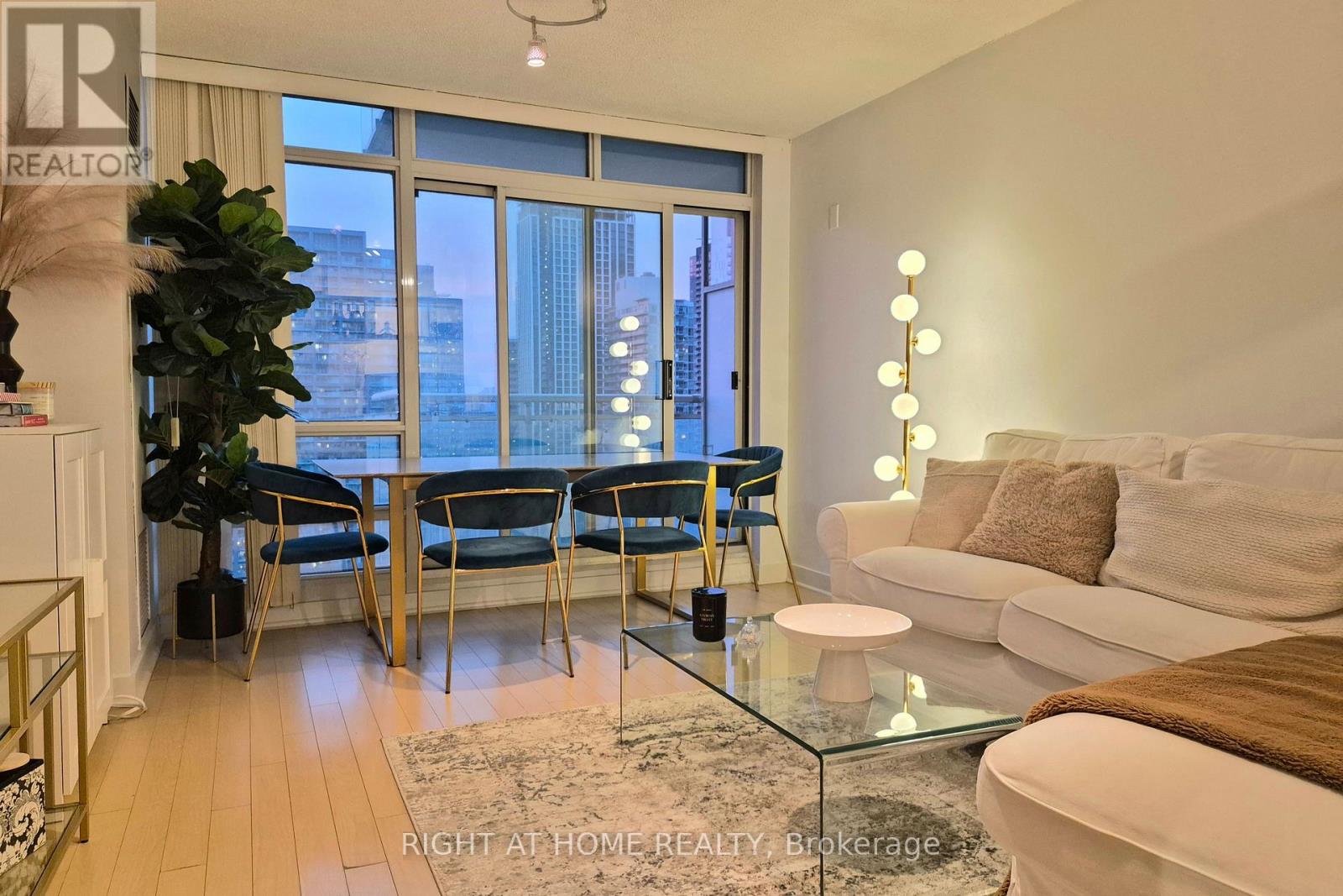 3305 - 397 Front Street W, Toronto, Ontario  M5V 3S1 - Photo 4 - C12942144