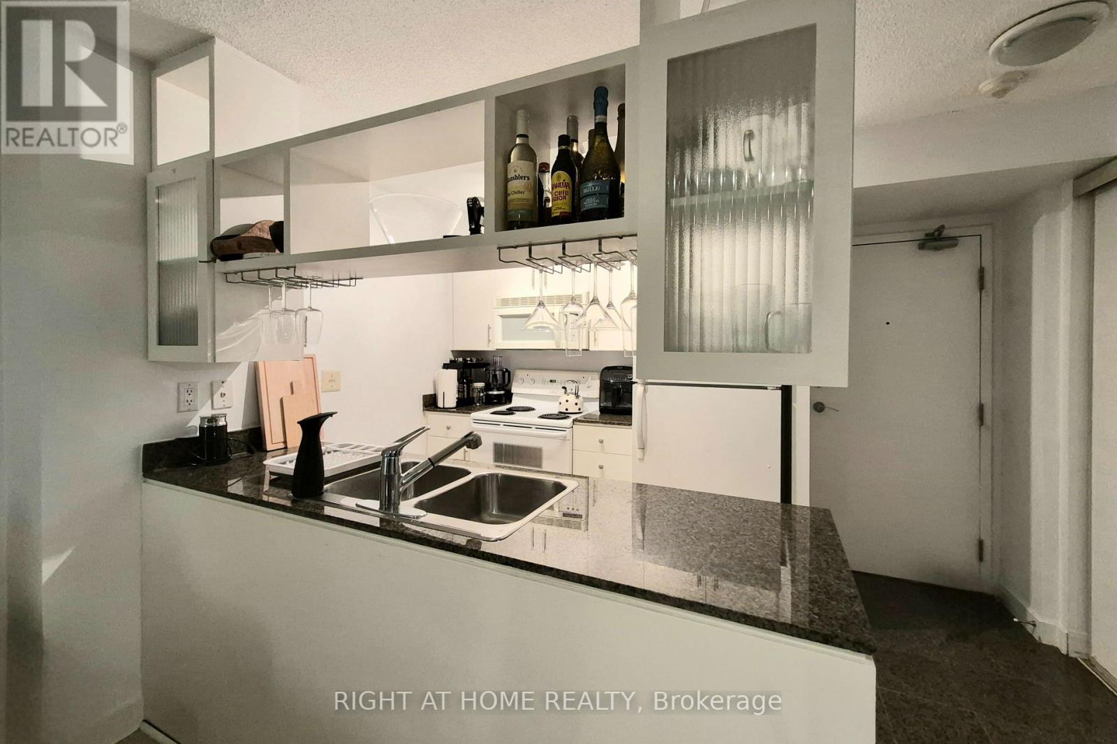 3305 - 397 Front Street W, Toronto, Ontario  M5V 3S1 - Photo 6 - C12942144