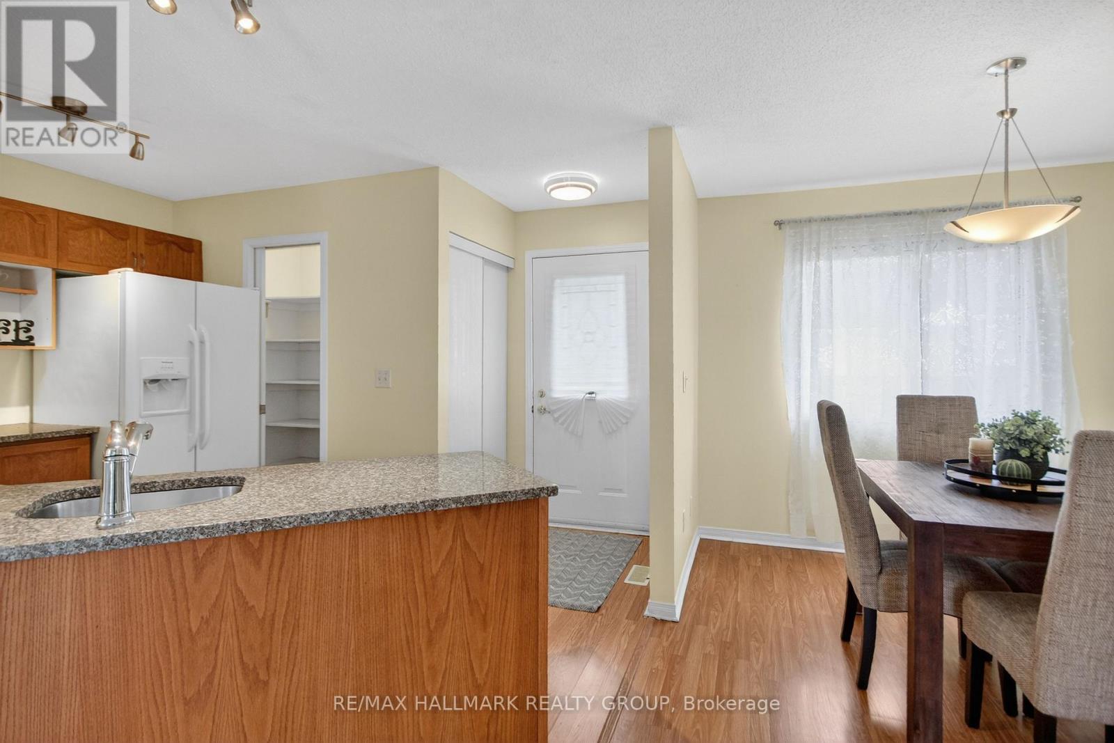 3 Daphne Crescent, Ottawa, Ontario  K2S 1Y1 - Photo 7 - X12942148