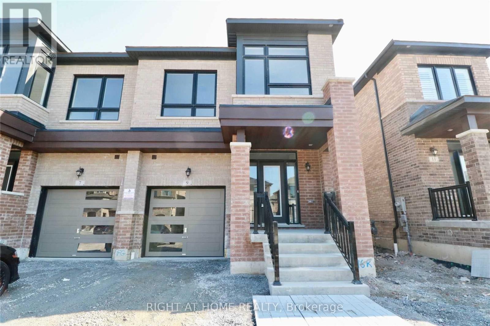 9 CONARTY CRESCENT, Whitby, Ontario