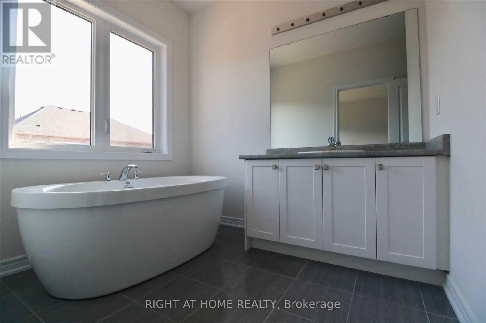 9 Conarty Crescent, Whitby, Ontario  L1P 2A9 - Photo 11 - E12942150