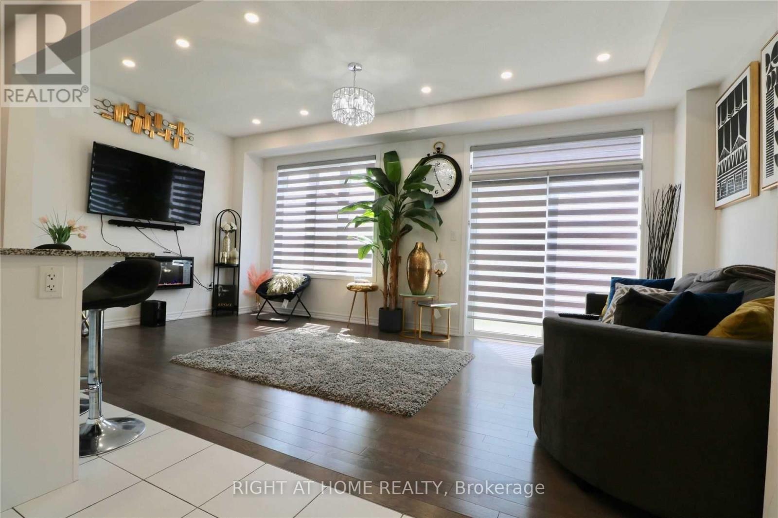 9 Conarty Crescent, Whitby, Ontario  L1P 2A9 - Photo 4 - E12942150