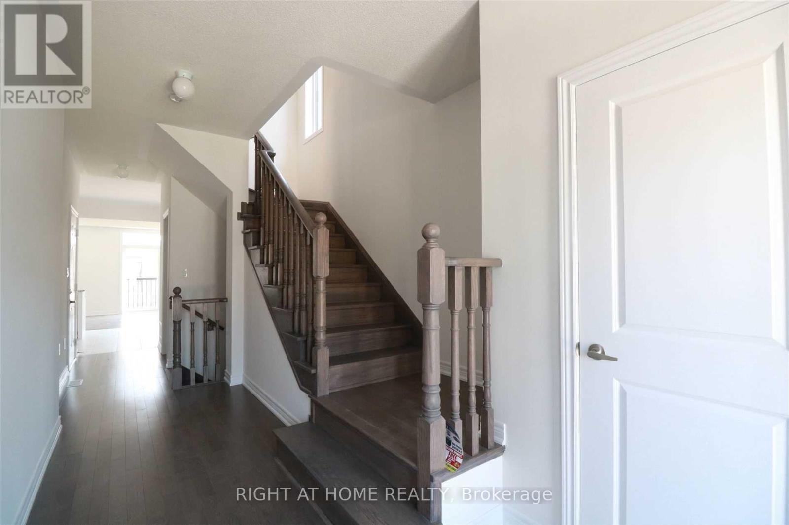 9 Conarty Crescent, Whitby, Ontario  L1P 2A9 - Photo 9 - E12942150