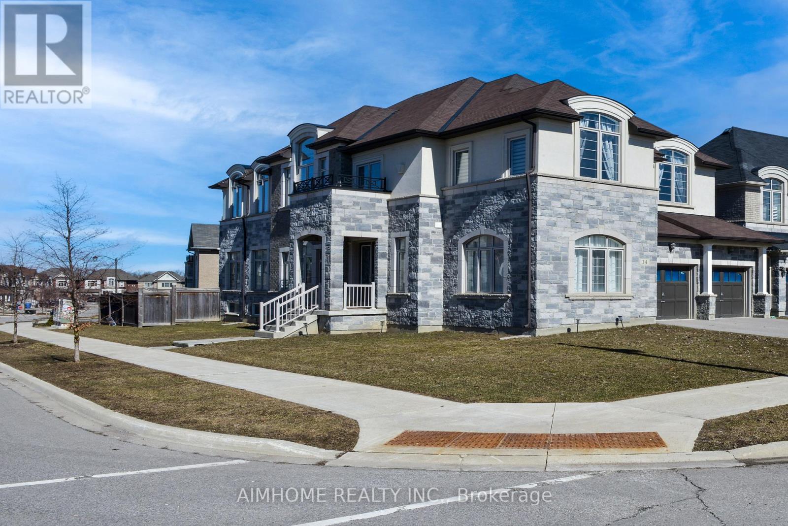 14 Dr Pearson Court, East Gwillimbury, Ontario L9N 0L6 - Photo 2 - N12942156