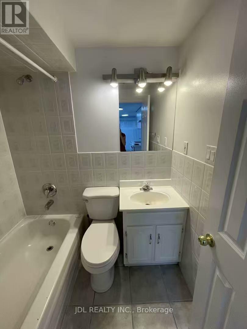 Suite A - 58 Grandview Ave Avenue, Markham, Ontario  L3T 1H2 - Photo 5 - N12942158