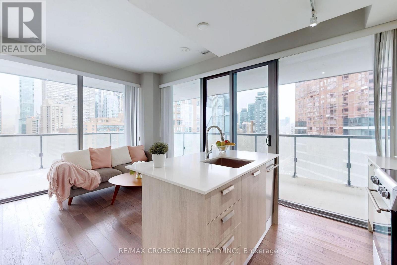 1910 - 57 St Joseph Street, Toronto, Ontario M5S 0C5 - Photo 10 - C12942178