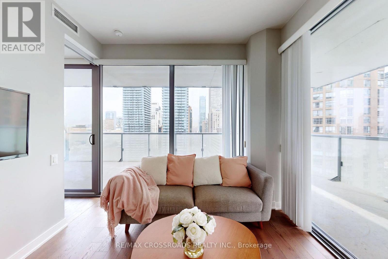 1910 - 57 St Joseph Street, Toronto, Ontario M5S 0C5 - Photo 5 - C12942178