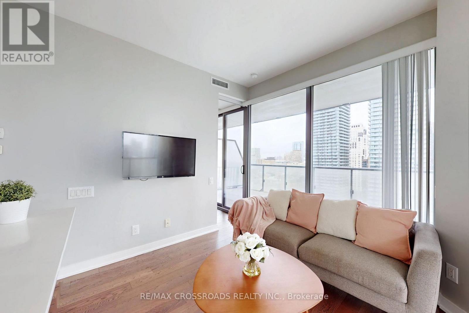 1910 - 57 St Joseph Street, Toronto, Ontario M5S 0C5 - Photo 6 - C12942178