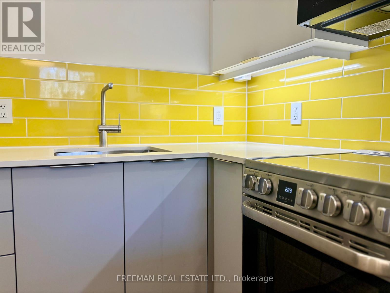 Lower - 122 Pendrith Street, Toronto, Ontario  M6G 1R7 - Photo 6 - W12939910