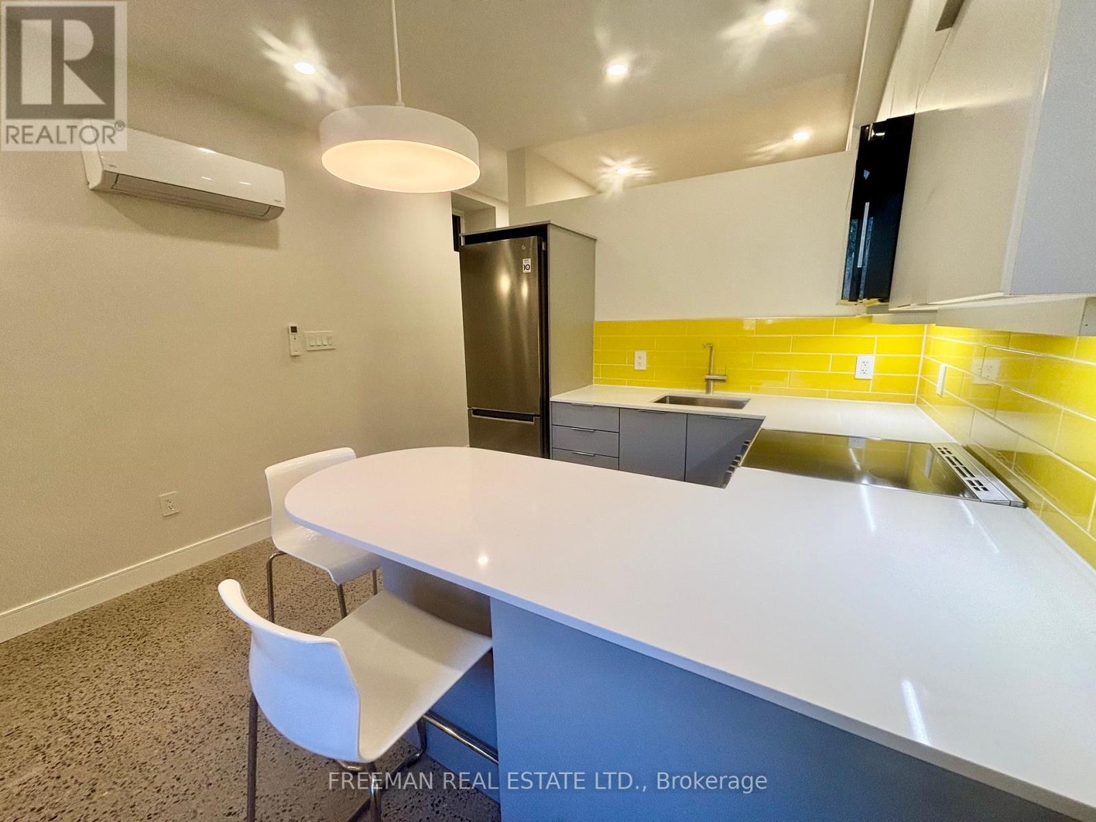 Lower - 122 Pendrith Street, Toronto, Ontario  M6G 1R7 - Photo 7 - W12939910