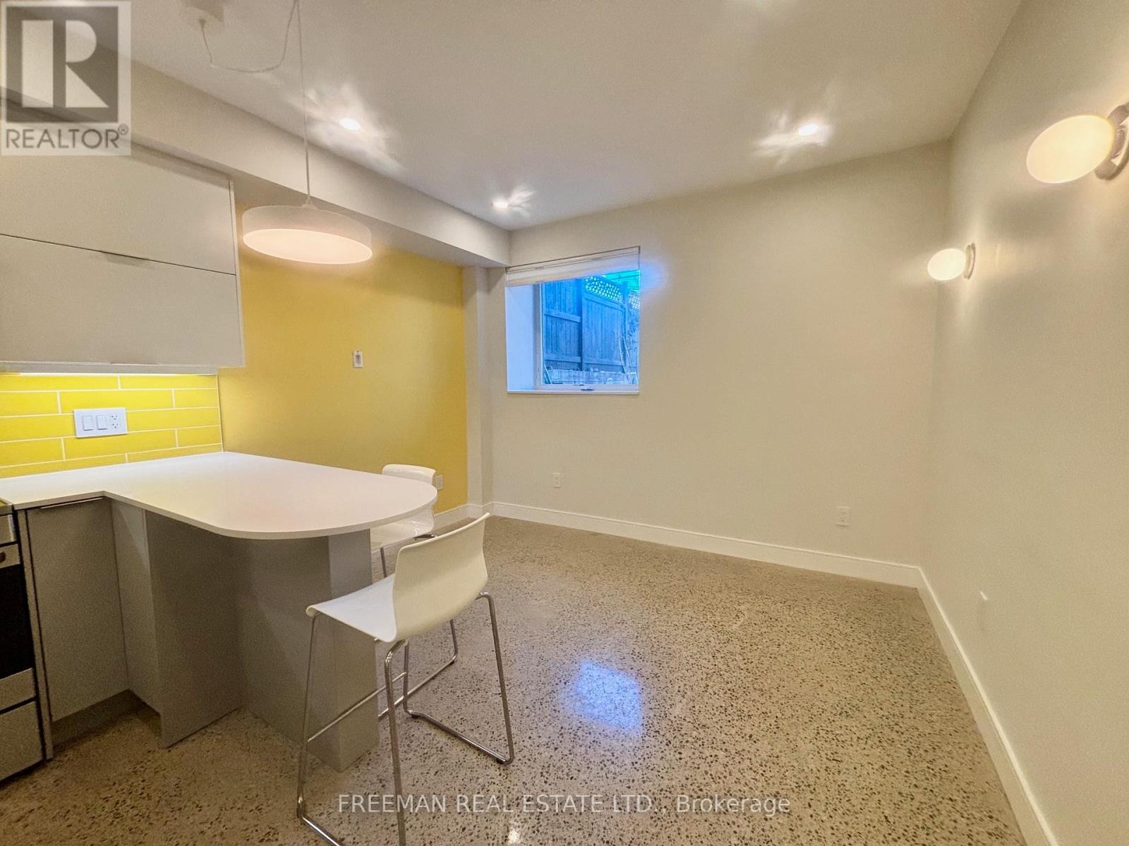 Lower - 122 Pendrith Street, Toronto, Ontario  M6G 1R7 - Photo 8 - W12939910