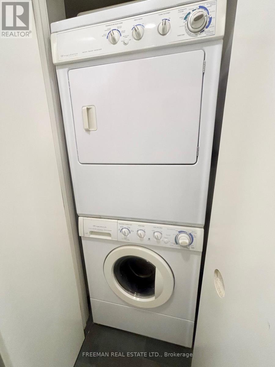 Lower - 122 Pendrith Street, Toronto, Ontario  M6G 1R7 - Photo 17 - W12939910