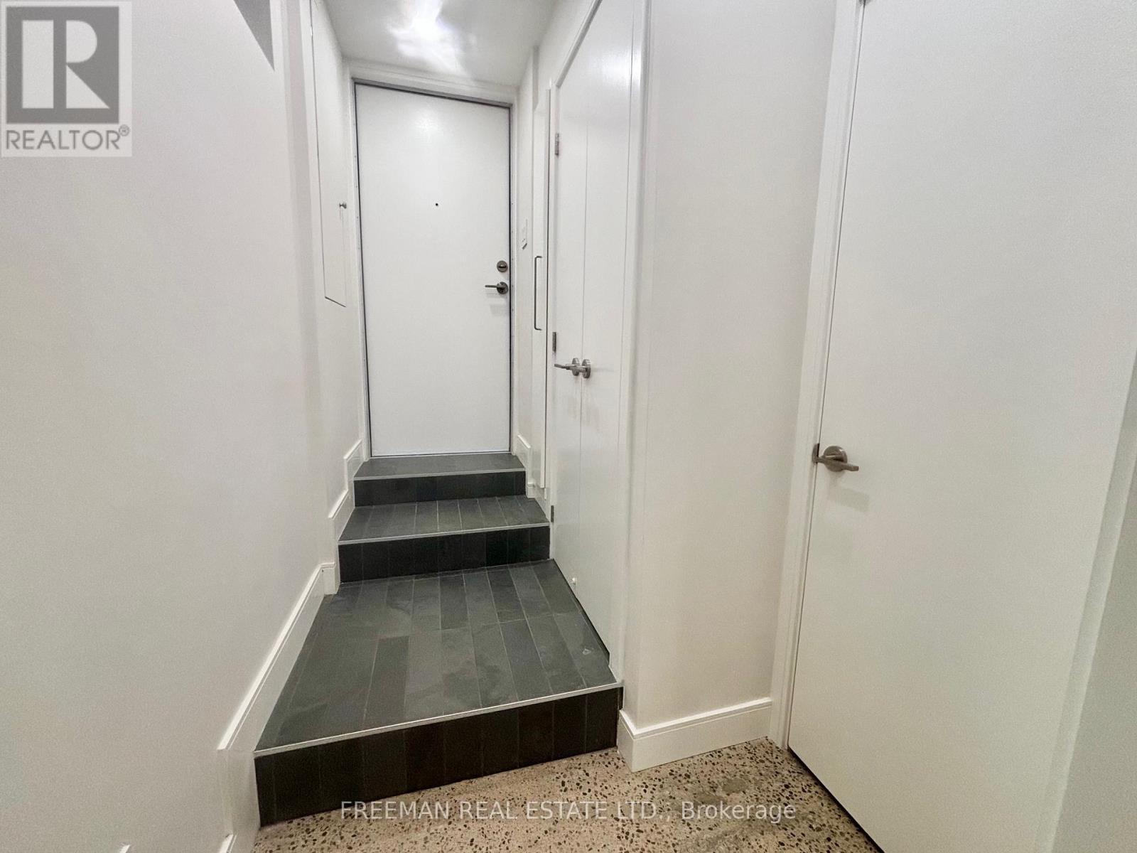 Lower - 122 Pendrith Street, Toronto, Ontario  M6G 1R7 - Photo 18 - W12939910