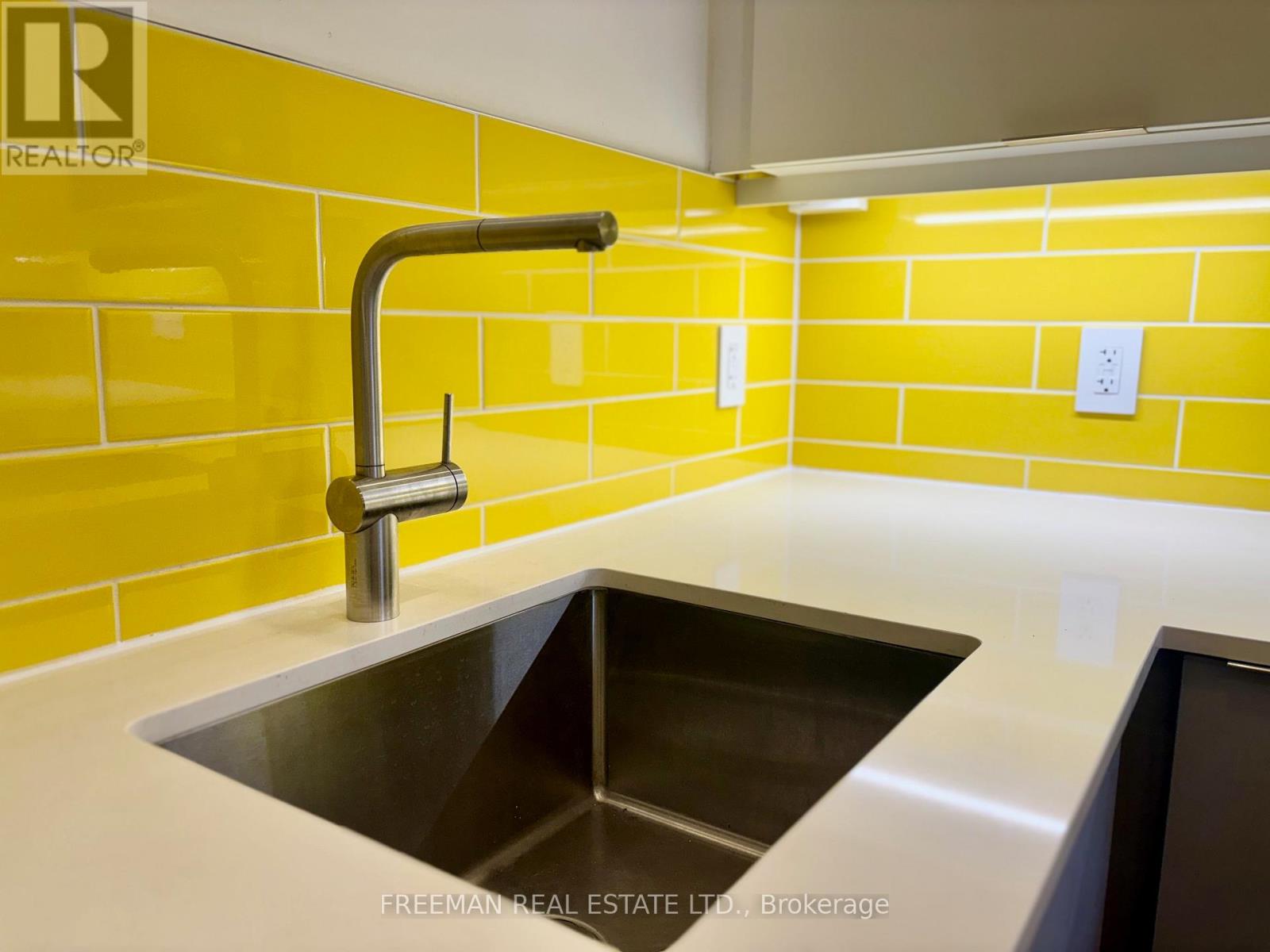 Lower - 122 Pendrith Street, Toronto, Ontario  M6G 1R7 - Photo 5 - W12939910