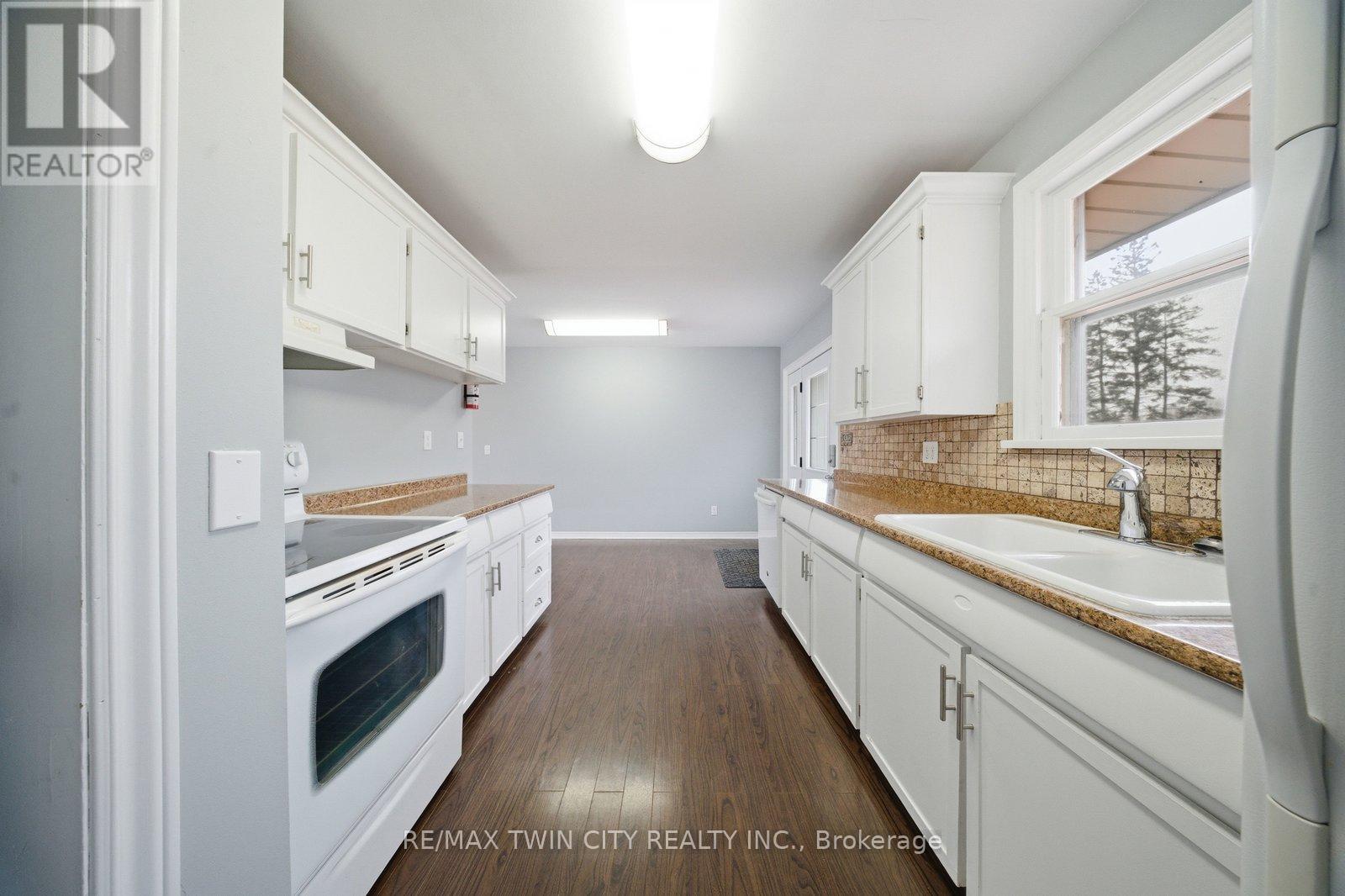 Upper - 138 Henry Street, Brantford, Ontario  N3S 5C7 - Photo 12 - X12942172