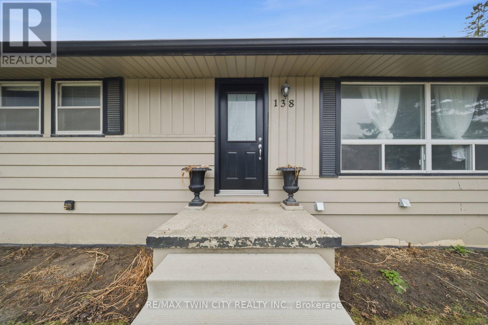 Upper - 138 Henry Street, Brantford, Ontario  N3S 5C7 - Photo 4 - X12942172