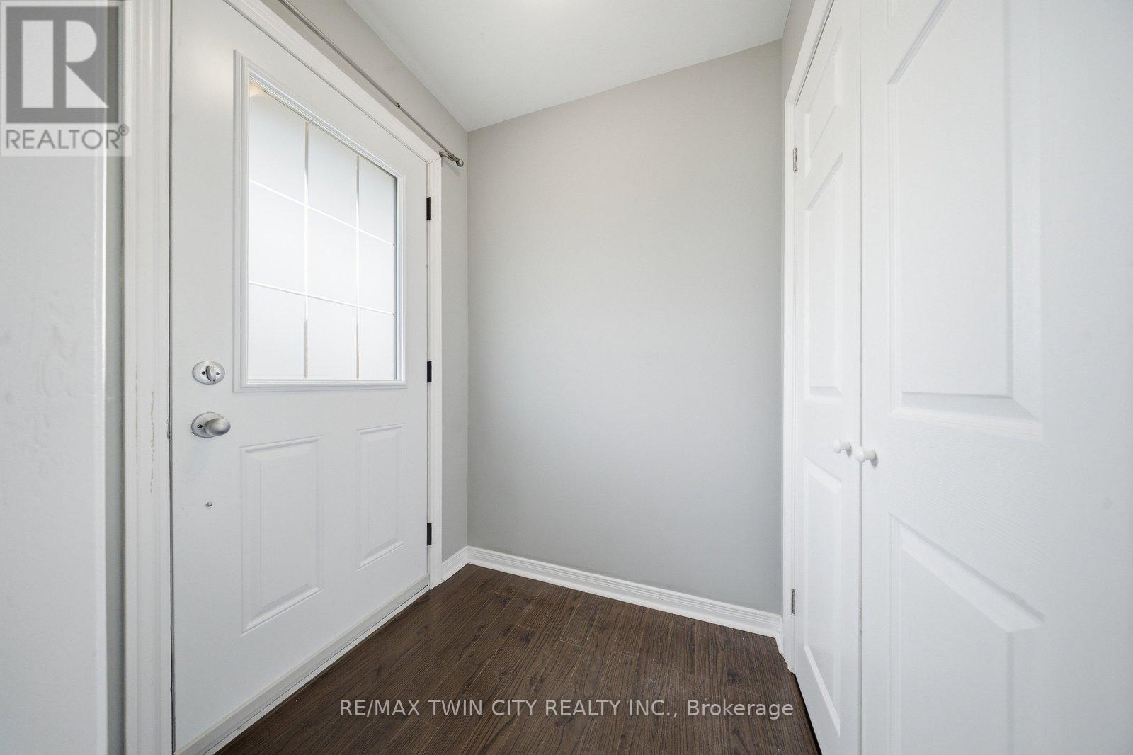 Upper - 138 Henry Street, Brantford, Ontario  N3S 5C7 - Photo 5 - X12942172