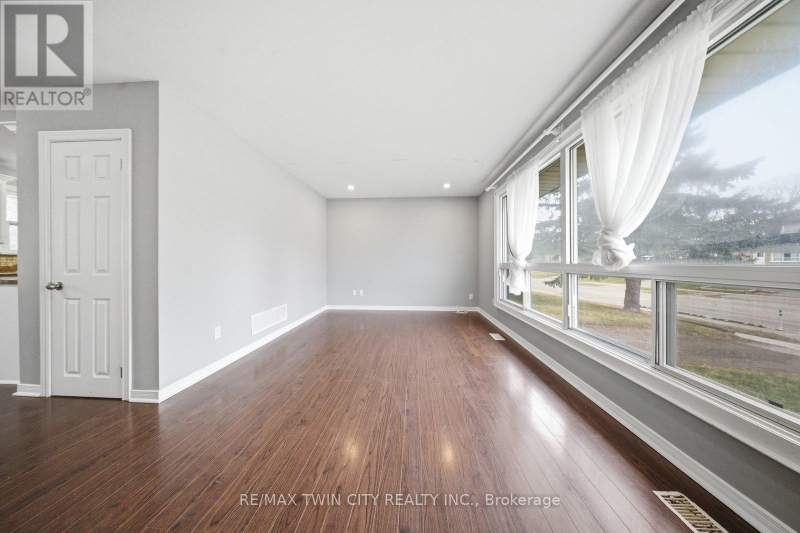 Upper - 138 Henry Street, Brantford, Ontario  N3S 5C7 - Photo 6 - X12942172